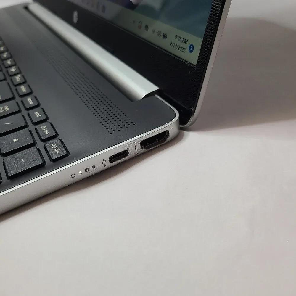 HP Laptop (15-DY1044NR) W11 / 256GB / 16GB / Intel i3 10gen/ 15-Inch w/Charger